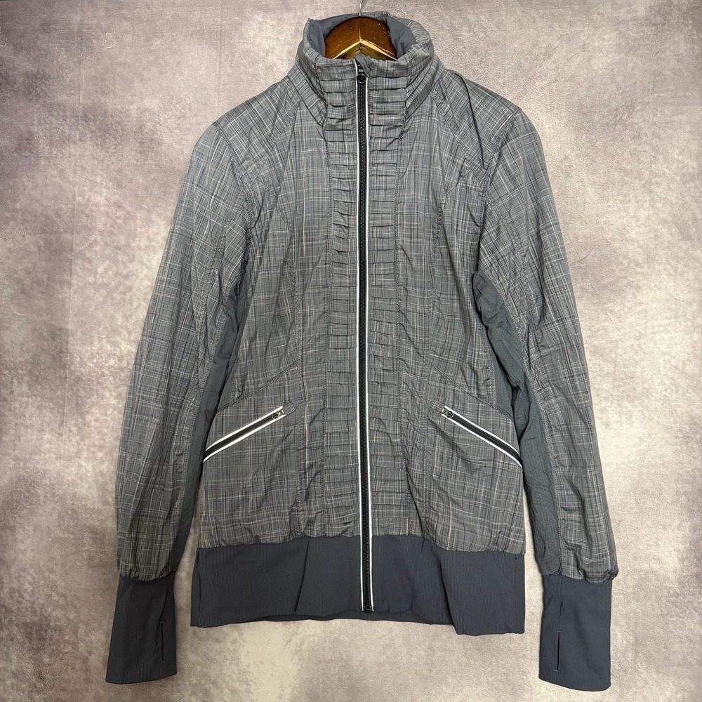 Lululemon Run Hustle Jacket Women 8 Gray Plaid Hooded Windbreaker Thumbholes